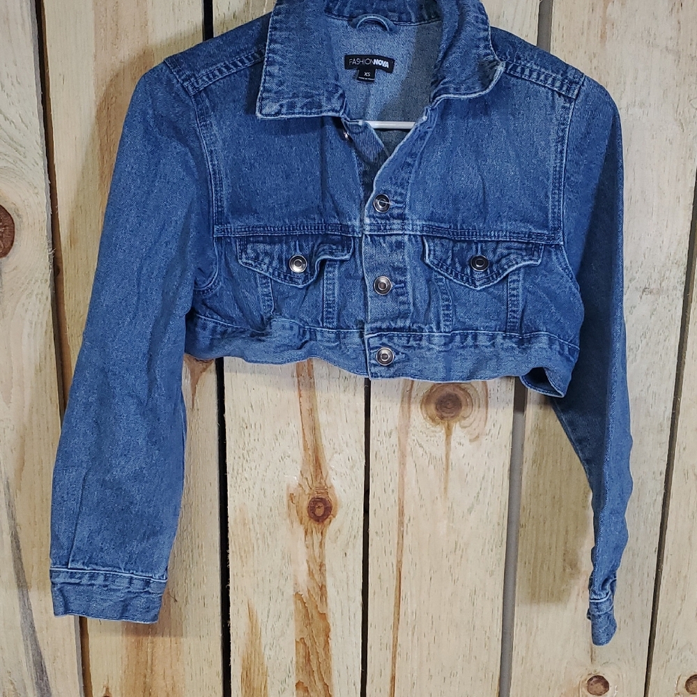 Fashion Nova Cropped Denim Jacket Size XS Streetwear Boho